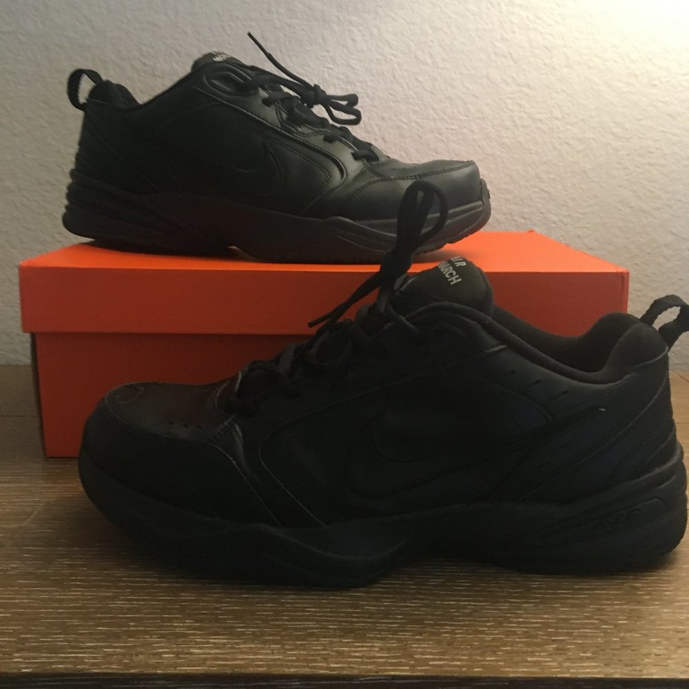 Black Nike Monarchs